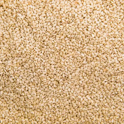 Cleaned sesame seeds